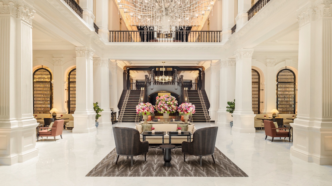 Luxury business hotel near Raffles Place Singapore