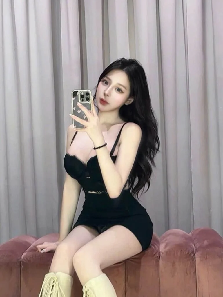 Quiet relaxed evening companionship Singapore hotel